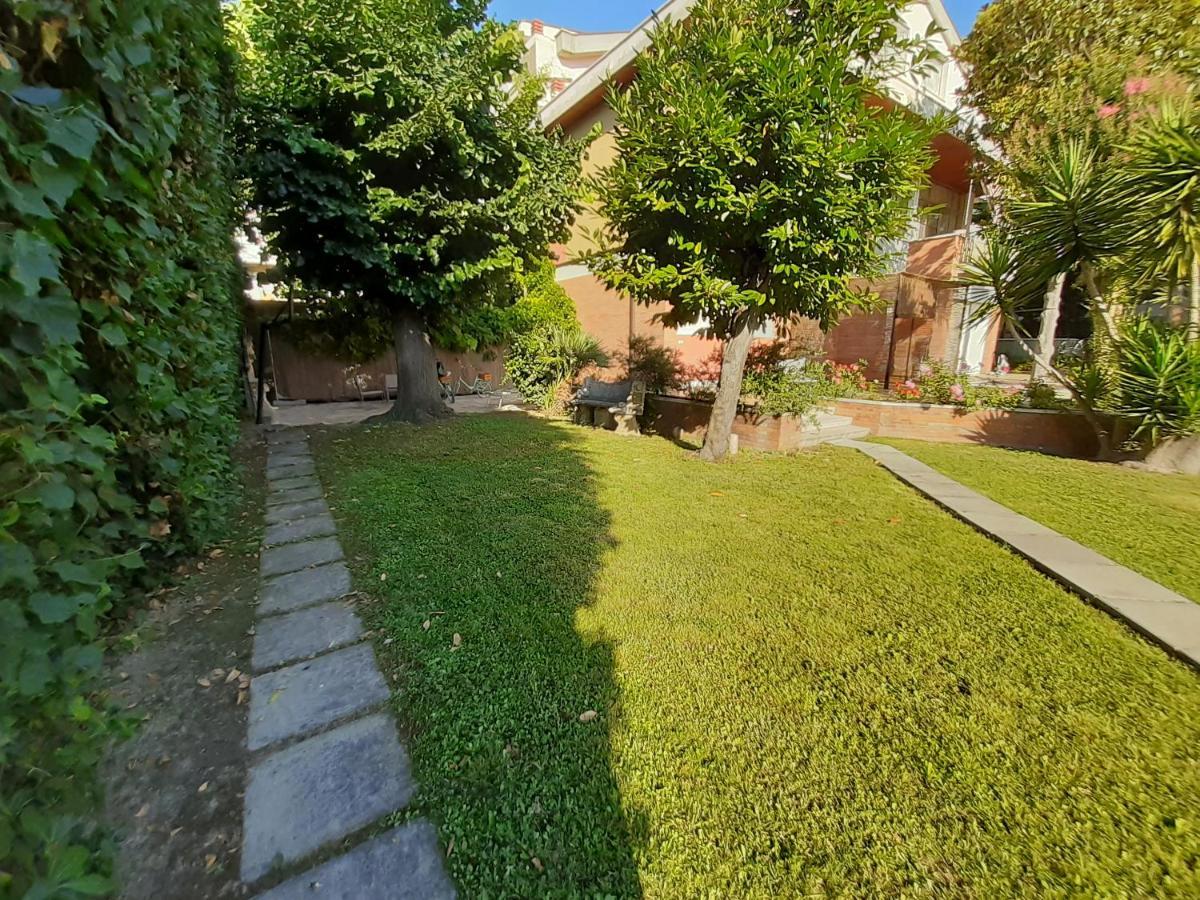 La Gran Dama Bed & Breakfast Roseto Degli Abruzzi Exterior photo